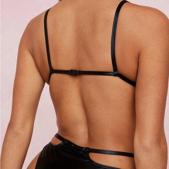 Nasty Gal Coated Underwire V Neck Cut Out Bikini Set Black 4 NWT - Picture 2 of 6